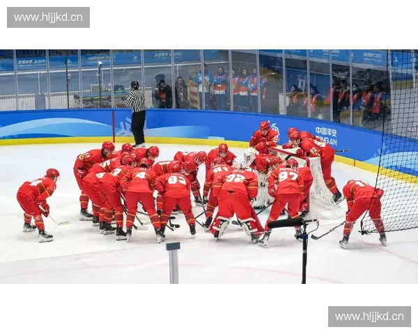 中国国家男子冰球队奋力拼搏 迈向国际舞台 助力冰雪运动蓬勃发展